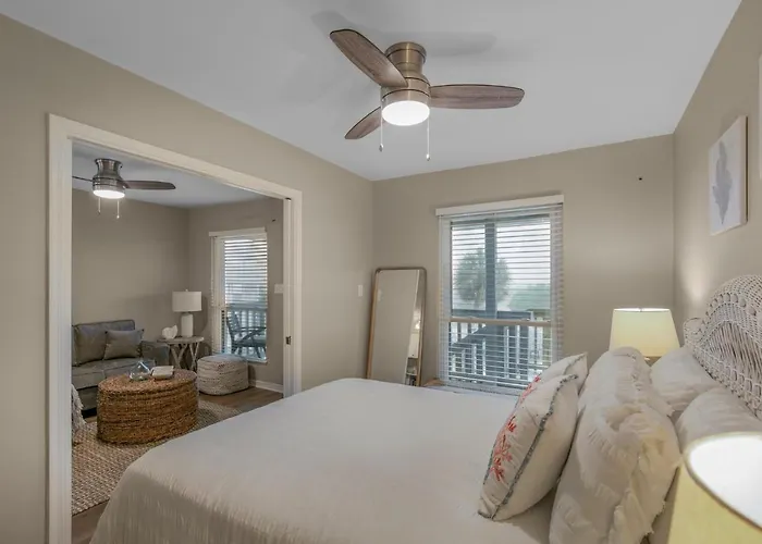 The Cove 205b By Collection Apartment