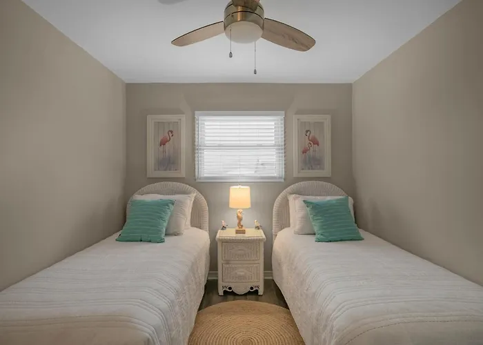 The Cove 205b By Collection Apartment