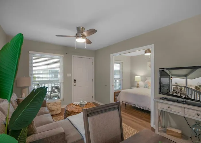 Apartment The Cove 205b By Collection *