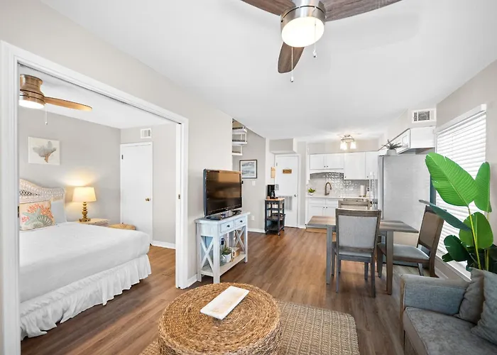 The Cove 205b By Collection Apartment *