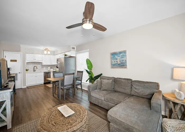 Apartment The Cove 205b By Collection