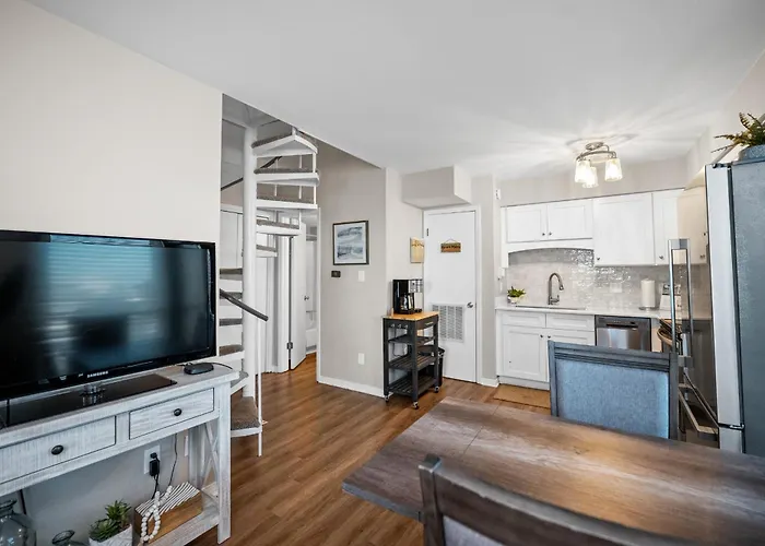 The Cove 205b By Collection Apartment *