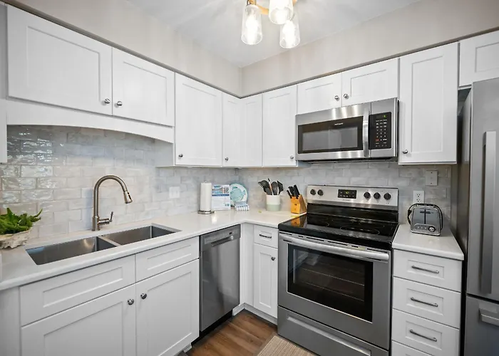 The Cove 205b By Collection Apartment *