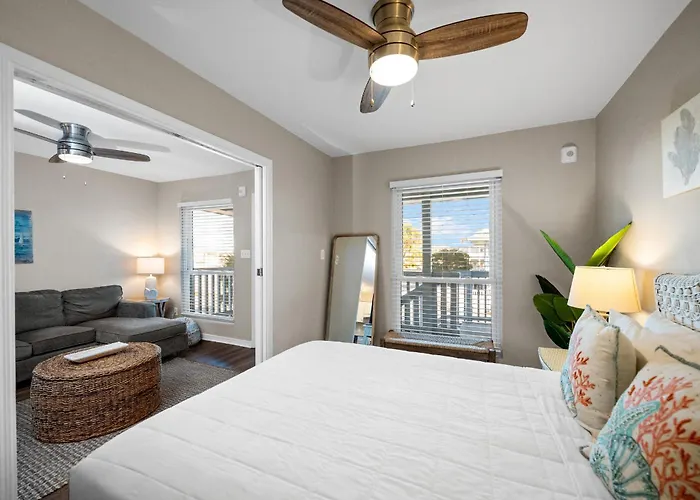 Apartment The Cove 205b By Collection *