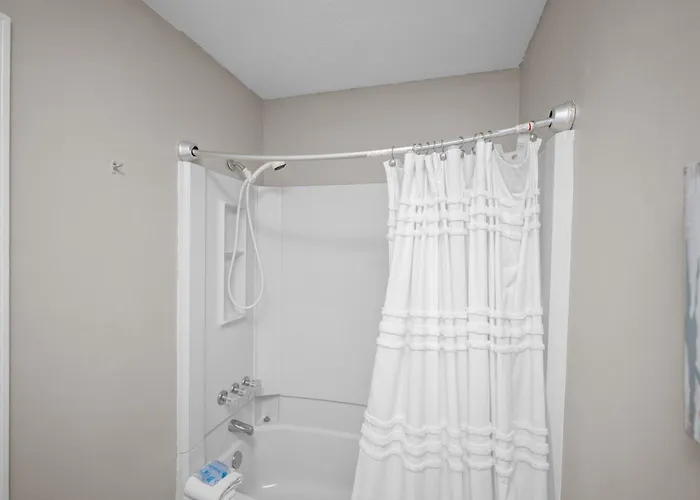 Apartment The Cove 205b By Collection